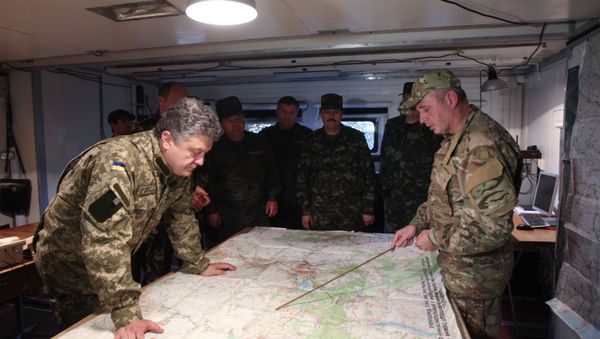 Ukraine's president Poroshenko visits National guard HQ in Donetsk Region - Sputnik International
