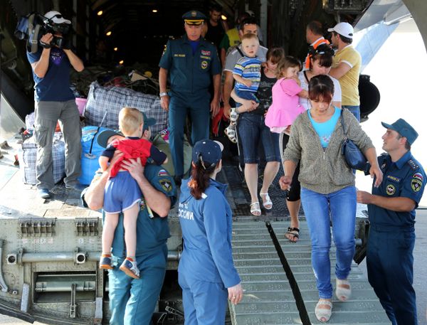 Ukrainian refugees at Makhachkala airport - Sputnik International