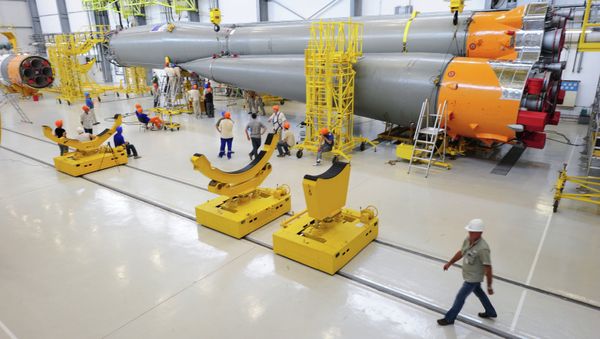 Russian specialists during the assembly of a rocket at the Soyuz integration and launch facility, French Guiana - Sputnik International