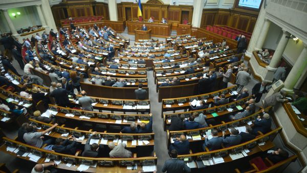 Verkhovna Rada deputies during a meeting of the Verkhovna Rada in Kiev. Parliament approves bils intoducing special satus for Luhansk and Donetsk regions. - Sputnik International