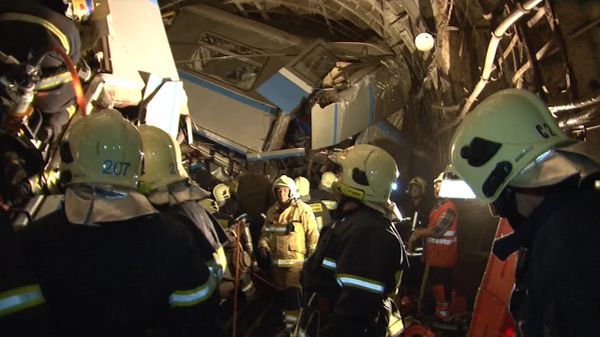 Moscow metro train derailment has left at least 20 people dead and over 100 hospitalized - Sputnik International