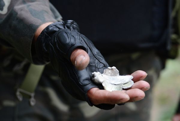 Independence supporter shows splinters of a bursted shell - Sputnik International