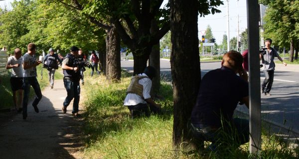 A group of journalists thereabouts Donetsk international airport - Sputnik International