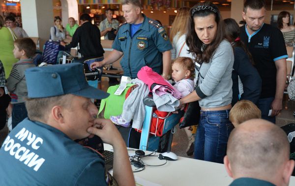 Russian Emergencies Ministry delivered Ukrainian refugees to Moscow - Sputnik International