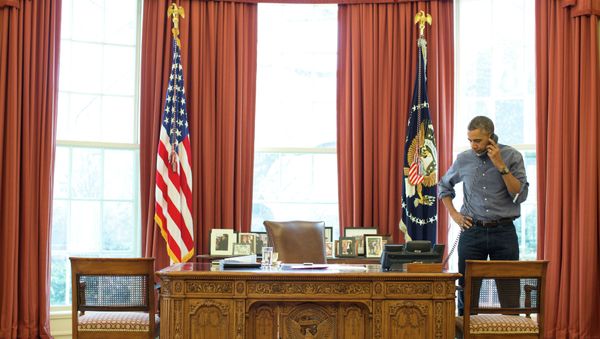 President Barack Obama talks on the phone in the Oval Office with Russian President Vladimir Putin about the situation in Ukraine, March 1, 2014 President Barack Obama talks on the phone in the Oval Office with Russian President Vladimir Putin about the situation in Ukraine, March 1, 2014 - Sputnik International