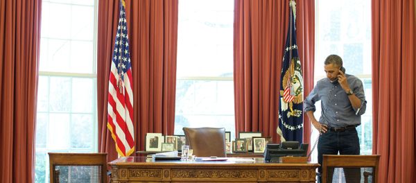 President Barack Obama talks on the phone in the Oval Office with Russian President Vladimir Putin about the situation in Ukraine, March 1, 2014 President Barack Obama talks on the phone in the Oval Office with Russian President Vladimir Putin about the situation in Ukraine, March 1, 2014 - Sputnik International