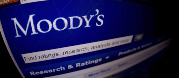 Moody's downgraded Russia's credit rating to Baa2 from Baa1. - Sputnik International