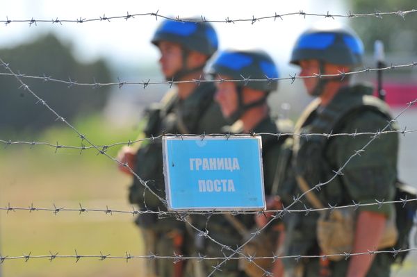 Russian Soldier Surprised by “Battering” Ukraine Photos, Says Account Possibly Hacked - Sputnik International