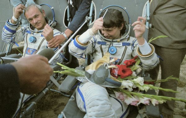 Astronaut-pilots Vladimir Dzhanibekov and Svetlana Savitskaya Astronaut-pilots Vladimir Dzhanibekov and Svetlana Savitskaya - Sputnik International