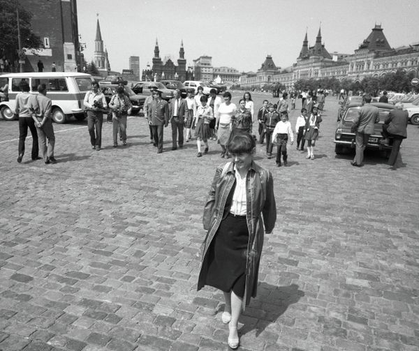 Svetlana Savitskaya walking Red Square Svetlana Savitskaya walking Red Square - Sputnik International