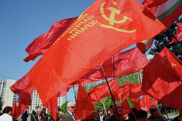Kiev's Dismissal of Communist Party Faction Undermines Essence of Government - US Expert - Sputnik International