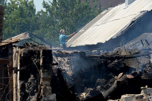 A private house at the outskirts of Donetsk destroyed by Ukrainian Army's shelling, July 26, 2014 - Sputnik International