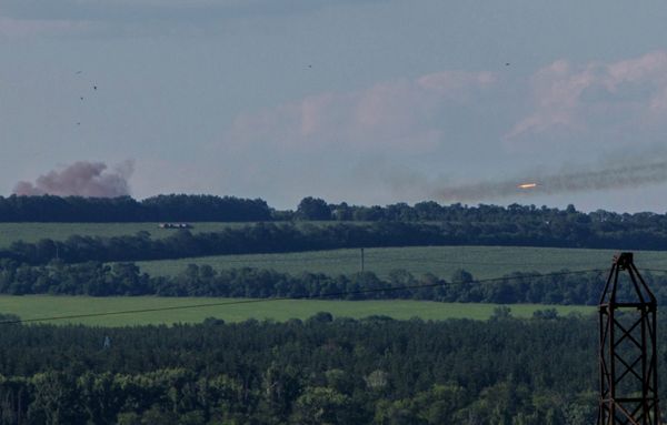 Ukraine military fight Grad rockets onto Nikolayevka settlement - Sputnik International