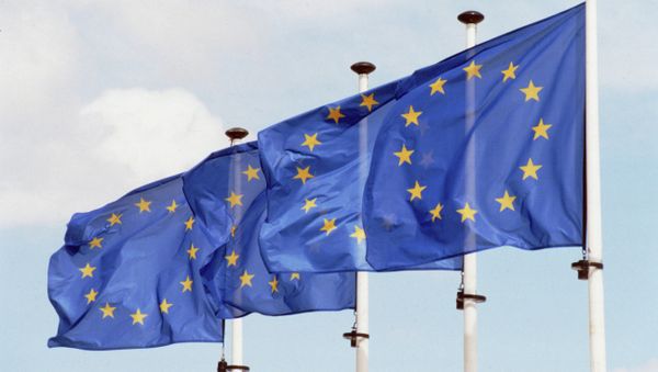 Over 1.2 million citizens of the EU member states signed a petition against the creation of a free trade zone between the EU and the US - Sputnik International