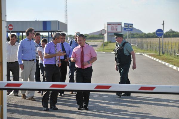 OSCE observers at Russian-Ukrainian border - Sputnik International