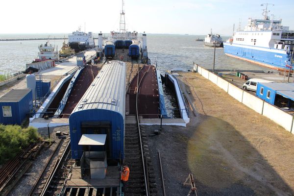 New Simferopol-to-Moscow train route bypasses Ukraine - Sputnik International