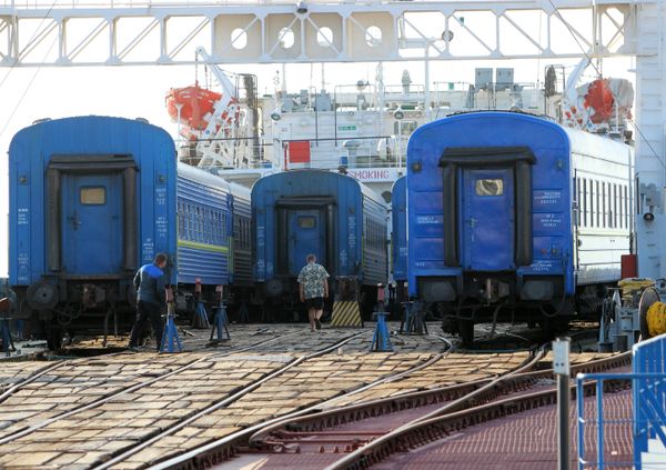 New Simferopol-to-Moscow train route bypasses Ukraine - Sputnik International