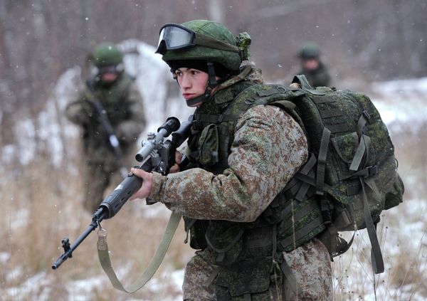 Soldier demonstrates domestically designed «future soldier» gear Ratnik - Sputnik International