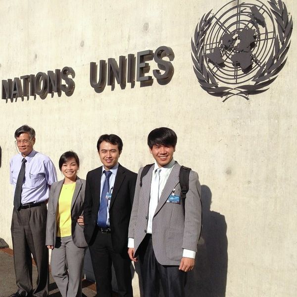 Vietnamese activist Pham Le Vuong Cac (R) in Geneva in June 2014 - Sputnik International