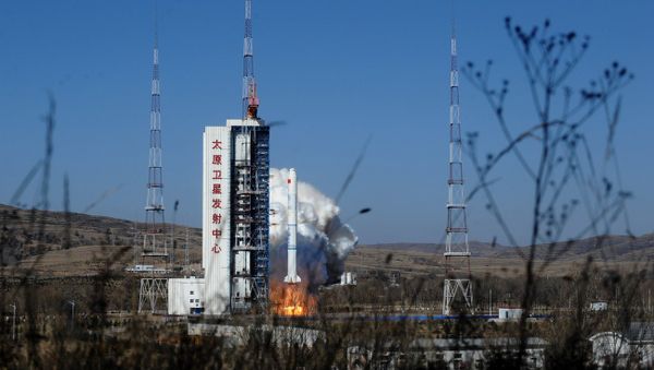 Long March 2C carrier rocket launch - Sputnik International