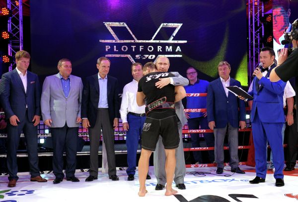 Vladimir Putin Attends Plotforma S-70 Combat Sambo Tournament in Sochi - Sputnik International
