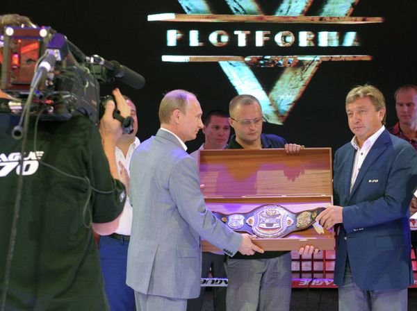 Vladimir Putin Attends Plotforma S-70 Combat Sambo Tournament in Sochi - Sputnik International