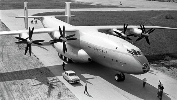 An Antonov An-22 Antei transport aircraft - Sputnik International