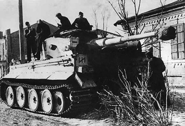 Tiger I and crew of the Das Reich Div. Tiger I and crew of the Das Reich Div. - Sputnik International