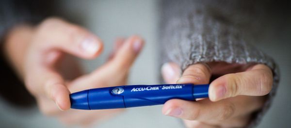 A diabetic person is checking her blood sugar level. A diabetic person is checking her blood sugar level. - Sputnik International