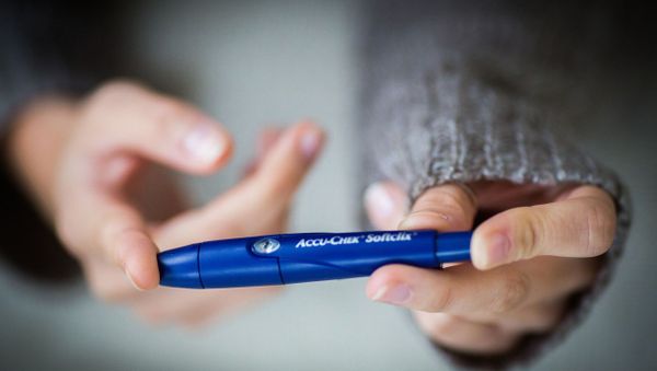 A diabetic person is checking her blood sugar level. A diabetic person is checking her blood sugar level. - Sputnik International