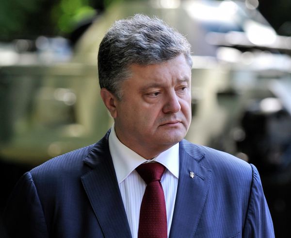 On Friday, Petro Poroshenko claimed that the Ukrainian artillery destroyed part of the Russian military hardware that had allegedly crossed into Ukraine - Sputnik International