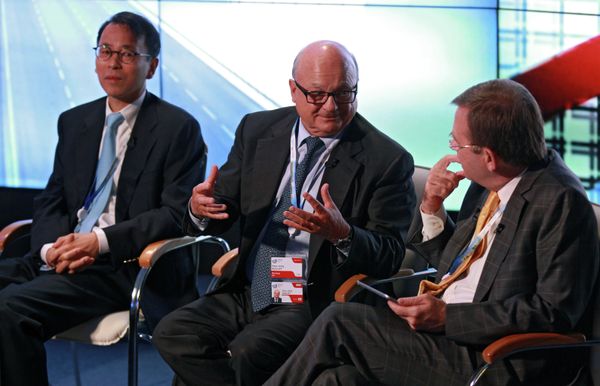 Barclays investment banking former chairman Hans-Joerg Rudloff (center) - Sputnik International
