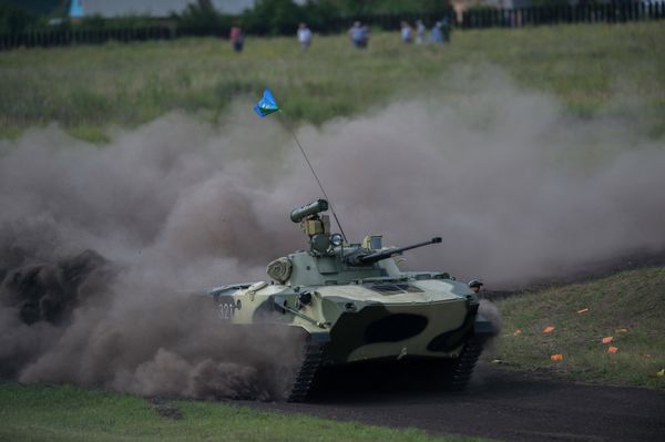 Russian Defense Ministry has denied Ukrainian media reports that a Russian BMD-2 infantry fighting vehicle has been captured in Luhansk - Sputnik International