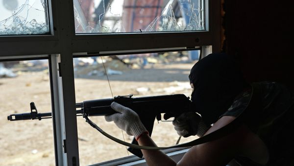 Lugansk People's Republic militia take over Dolzhansky border crossing point on Russian border - Sputnik International