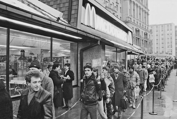 History of First McDonald's Restaurant in Russia - Sputnik International