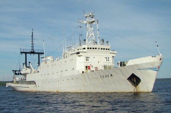Russian Northern Fleet’s hydrographic survey vessel Senezh left its base to head to the islands of Novaya Zemlya from where it will aim westward, toward the Franz Josef Land archipelago to study the Arctic sea ice - Sputnik International
