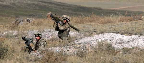 A soldier with a man-portable air-defense system during military exercises. A soldier with a man-portable air-defense system during military exercises. - Sputnik International