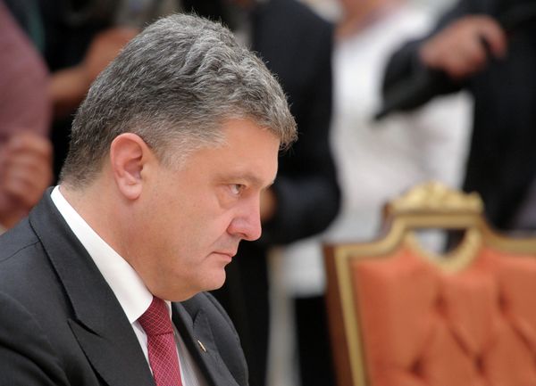 Ukrainian president Petro Poroshenko calls for creating a fund for the renewal of eastern Ukraine during the meeting with CIS presidents and EU representatives in Minsk - Sputnik International