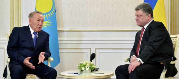 Kazakhstan's President Nursultan Nazarbayev (L) and Ukrainian President Poroshenko during the negotiations in Minsk, Belarus, August 26, 2014. Kazakhstan's President Nursultan Nazarbayev (L) and Ukrainian President Poroshenko during the negotiations in Minsk, Belarus, August 26, 2014. - Sputnik International