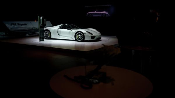A Porsche 918 Spyder at the Moscow International Car Exhibition 2014 - Sputnik International