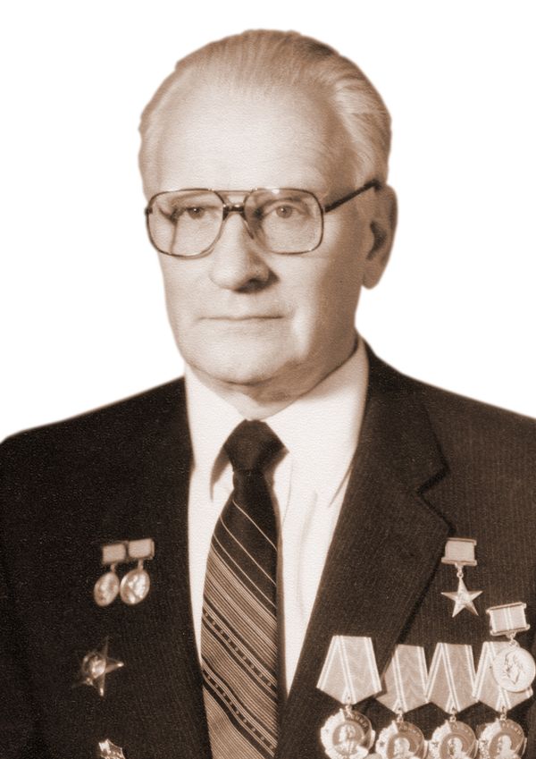 Dr. Arkady Brish, a renowned Russian nuclear weapons engineer. Brish told us about Stalin, nuclear myths and why you can’t steal a bomb. - Sputnik International