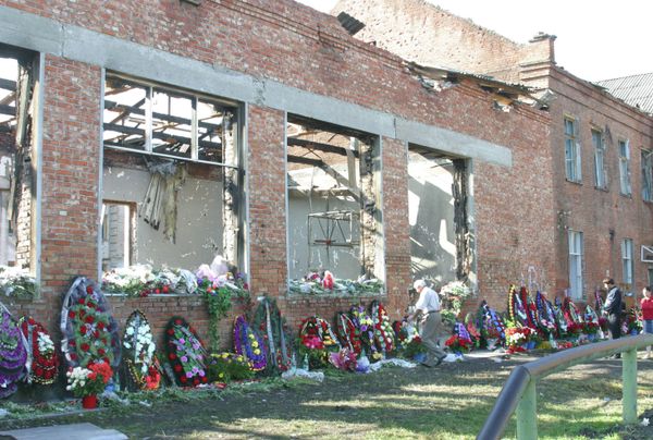 In Russia, the first of September is the first day of the school year if it falls on a week day. The students of Beslan’s School #1 had assembled with their parents and teachers for the occasion - Sputnik International
