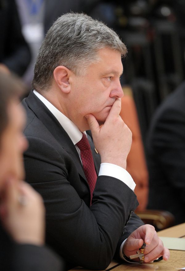 Petro Poroshenko said he expects that his peace plan for the crisis in eastern Ukraine can stop the war in the region in early September - Sputnik International