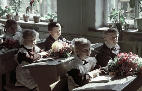 Evolution of Russian School Uniform - Sputnik International