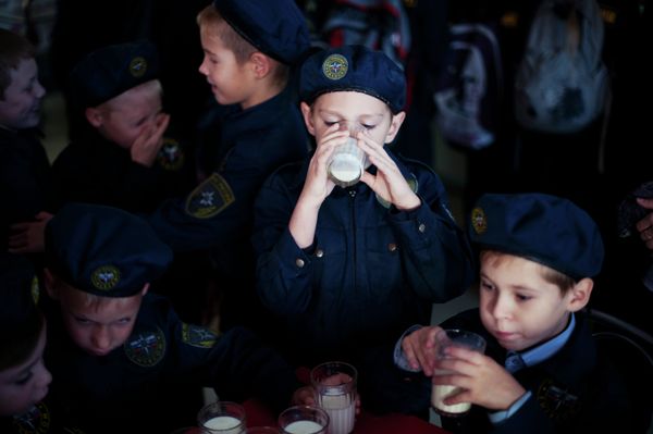 Evolution of Russian School Uniform - Sputnik International