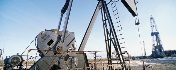 The prices of West Texas Intermediate (WTI), the US oil benchmark, and Brent crude, the global oil benchmark, hit record lows not seen since April 2009 on Tuesday. The prices of West Texas Intermediate (WTI), the US oil benchmark, and Brent crude, the global oil benchmark, hit record lows not seen since April 2009 on Tuesday. - Sputnik International