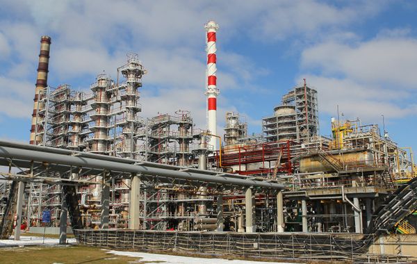 A toxic triangle of political inertia, financial short-termism and vested fossil fuel interests is stalling government efforts to shift away from fossil fuels putting some 400 million at risk of severe food and water shortages by 2060, Oxfam's latest briefing paper reported on Friday. - Sputnik International