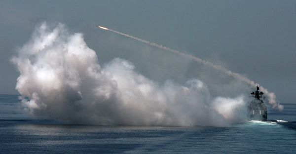 Russian naval ships are to be equipped with a modernized tracking system that will receive data from space. - Sputnik International