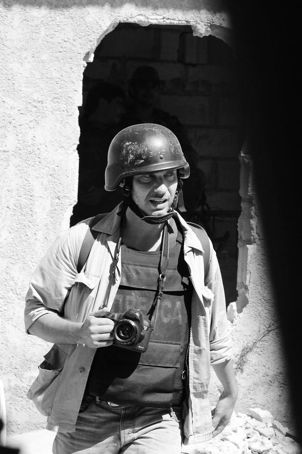 Truth has become one of many victims of the bloody conflict in southeast Ukraine, the International Press Institute (IPI) said, commenting on the death of Rossiya Segodnya photojournalist Andrei Stenin, killed in Ukraine in August - Sputnik International