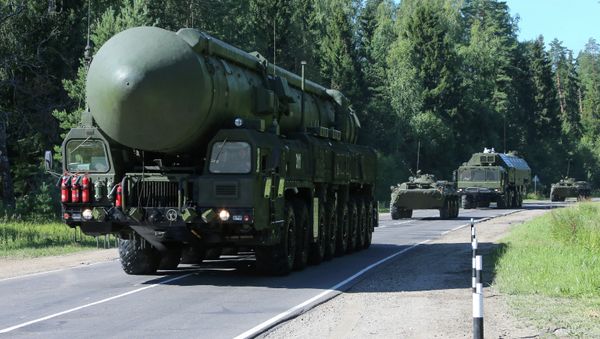 Sergei Shoigu inspects Teykovo Guards Missile Division and Yars land-based mobile missile system - Sputnik International